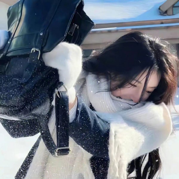 九朵云海报